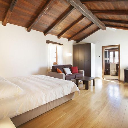 Villa Poropati, Groznjan, Istria - Luxury Countryside Estate For Up To 19 Persons - Large Pool Of 80M2 With Kids Section Eksteriør bilde