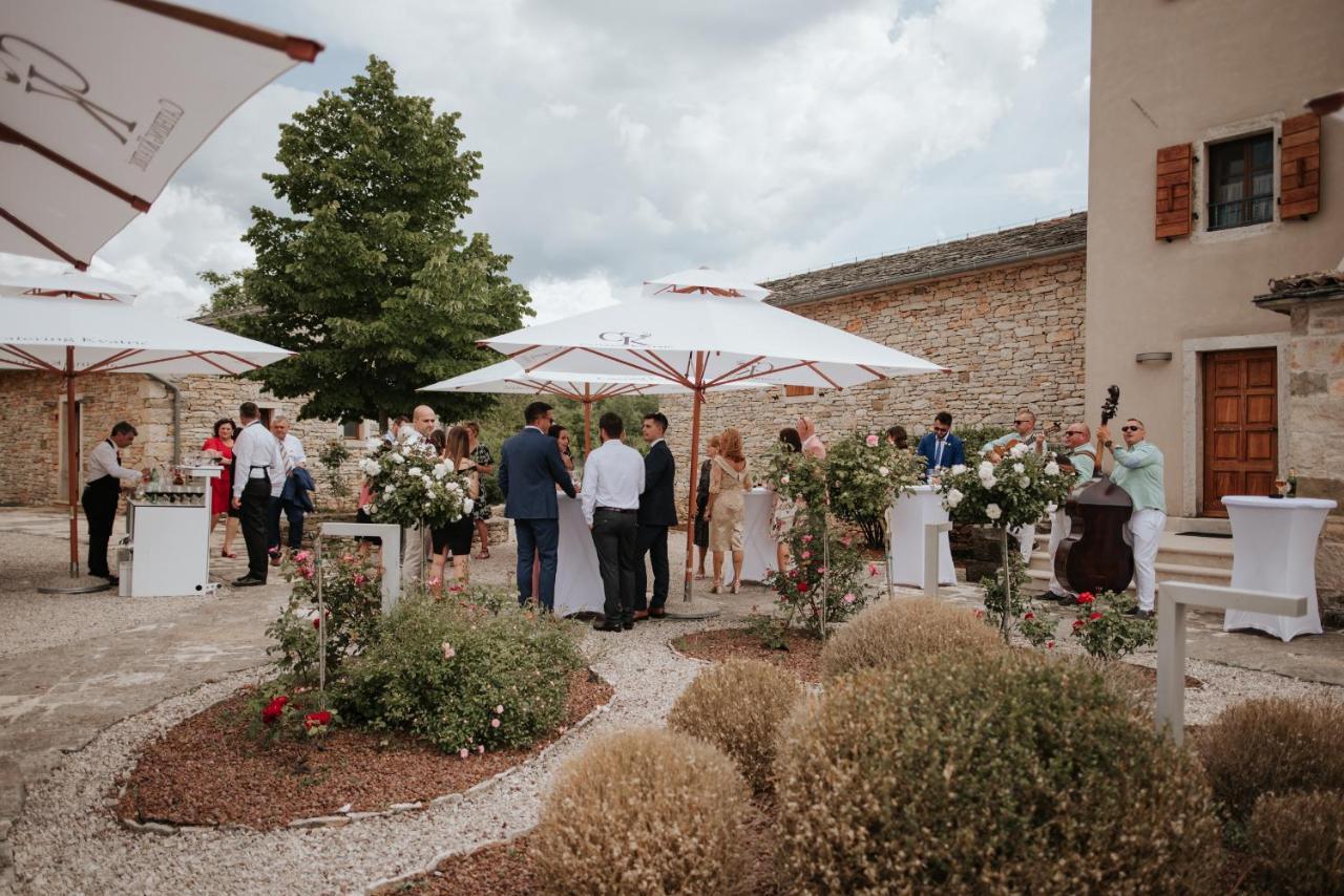Villa Poropati, Groznjan, Istria - Luxury Countryside Estate For Up To 19 Persons - Large Pool Of 80M2 With Kids Section Eksteriør bilde
