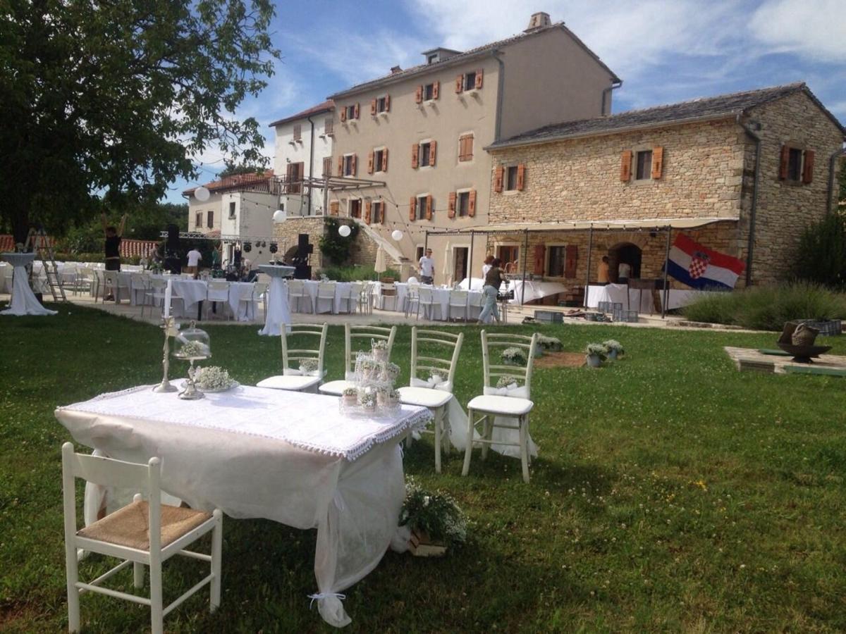 Villa Poropati, Groznjan, Istria - Luxury Countryside Estate For Up To 19 Persons - Large Pool Of 80M2 With Kids Section Eksteriør bilde