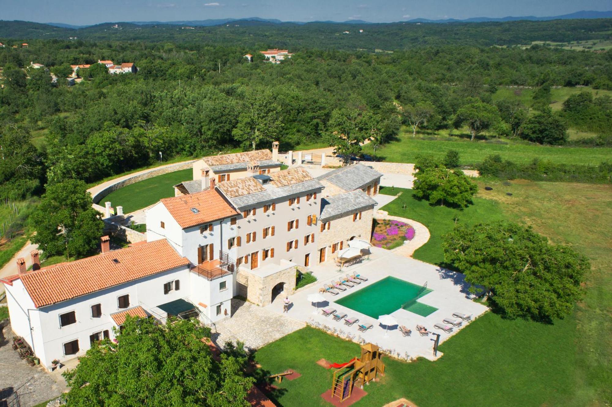 Villa Poropati, Groznjan, Istria - Luxury Countryside Estate For Up To 19 Persons - Large Pool Of 80M2 With Kids Section Eksteriør bilde