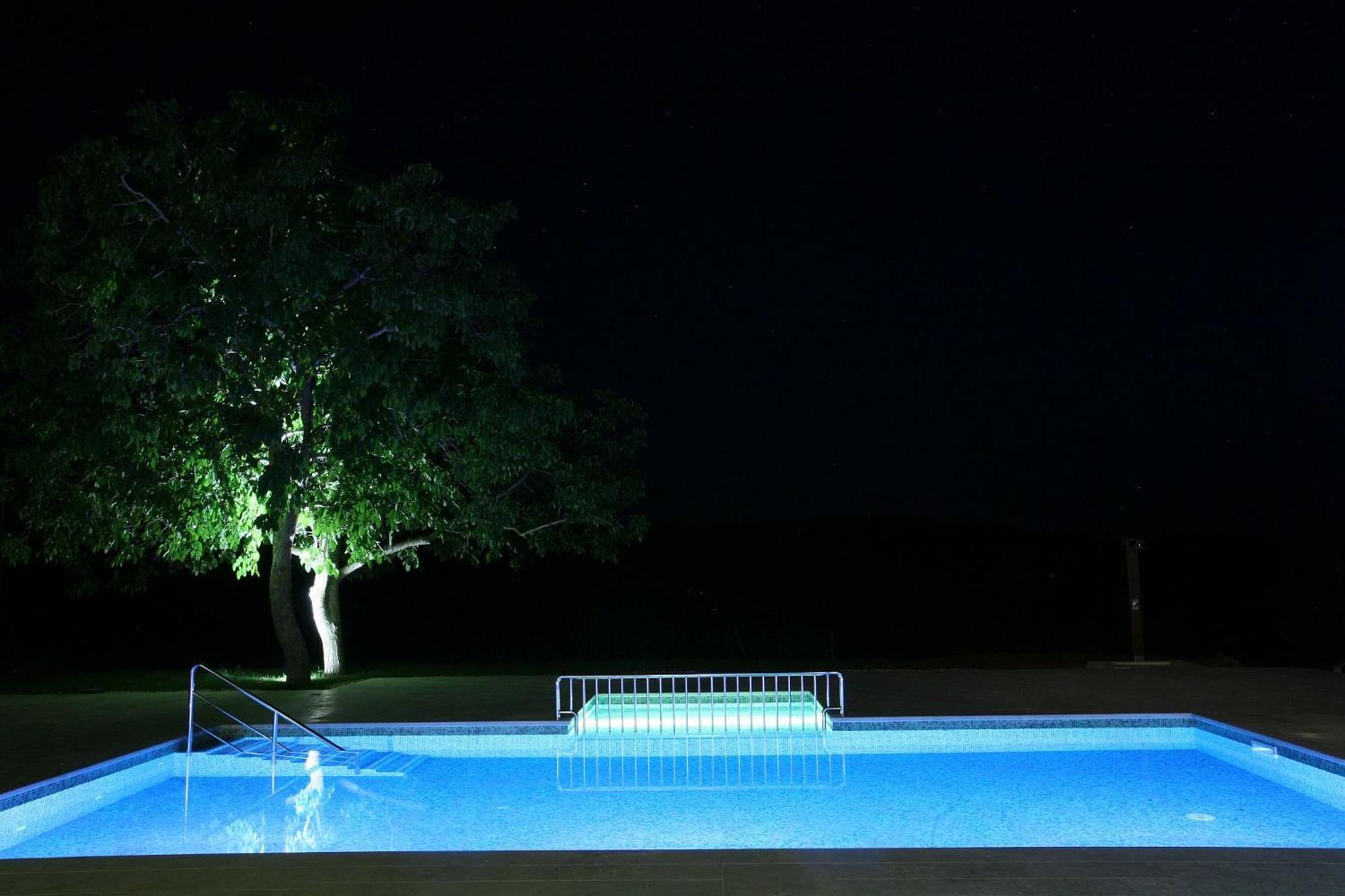 Villa Poropati, Groznjan, Istria - Luxury Countryside Estate For Up To 19 Persons - Large Pool Of 80M2 With Kids Section Eksteriør bilde