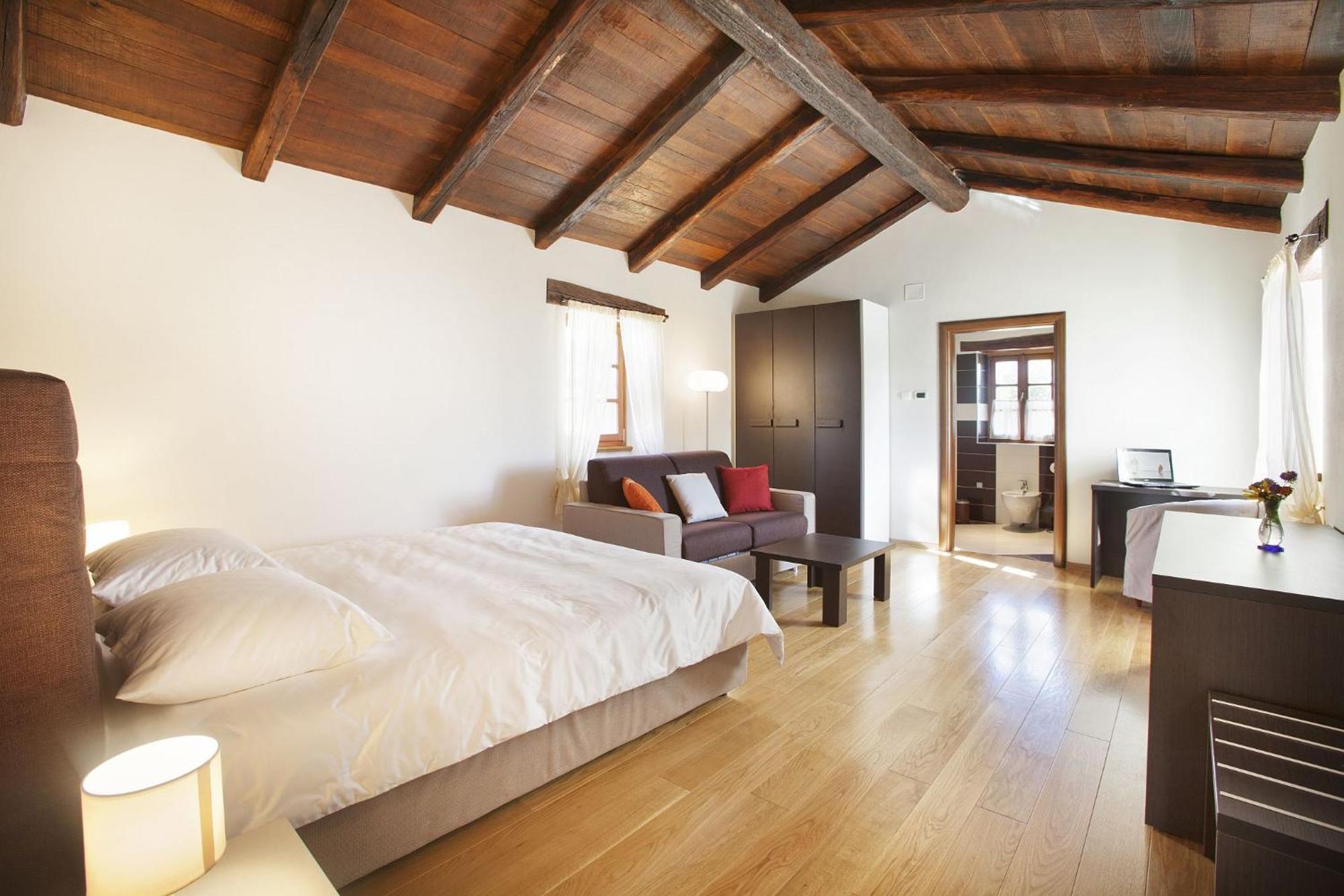 Villa Poropati, Groznjan, Istria - Luxury Countryside Estate For Up To 19 Persons - Large Pool Of 80M2 With Kids Section Eksteriør bilde