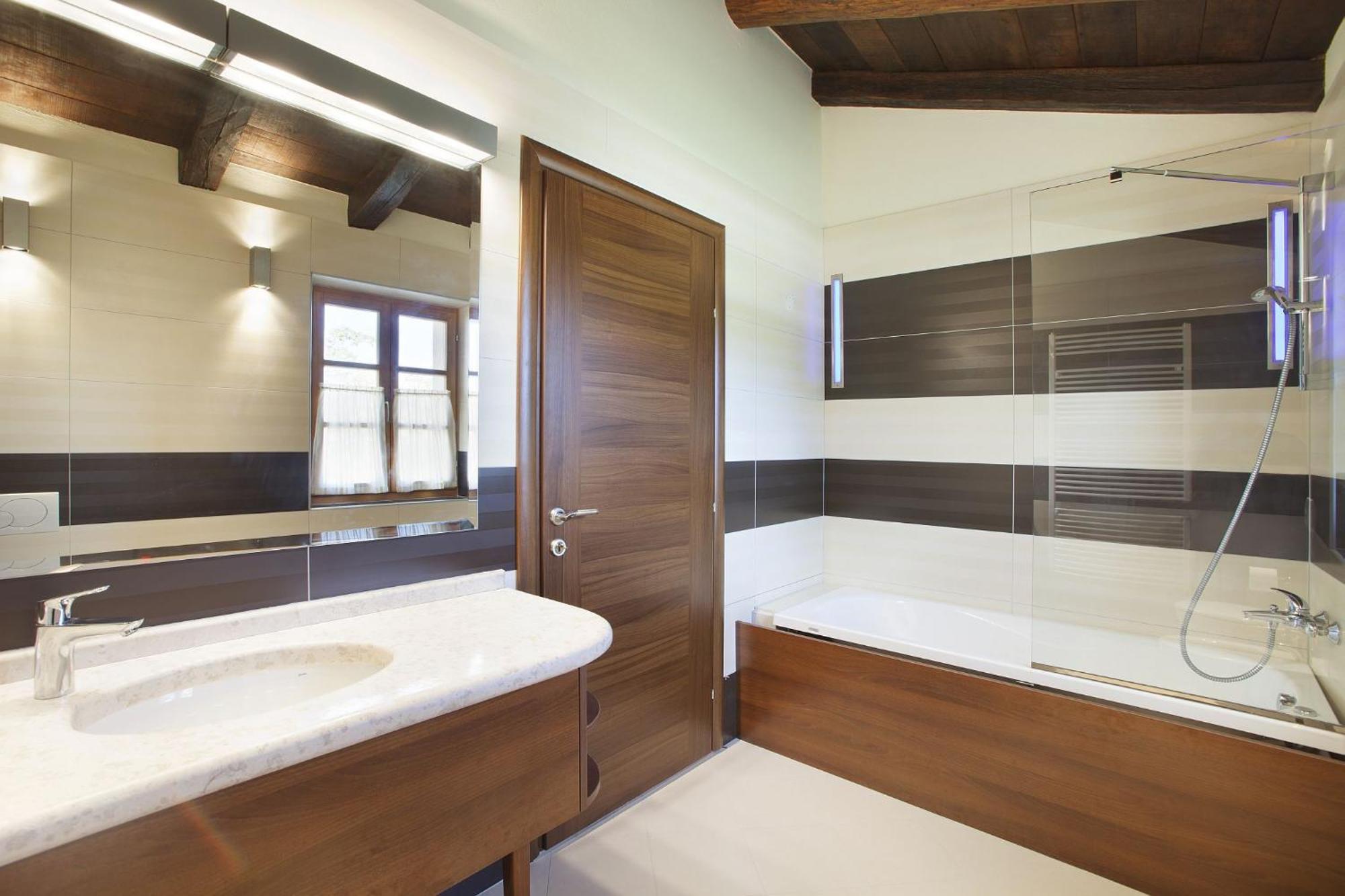 Villa Poropati, Groznjan, Istria - Luxury Countryside Estate For Up To 19 Persons - Large Pool Of 80M2 With Kids Section Eksteriør bilde