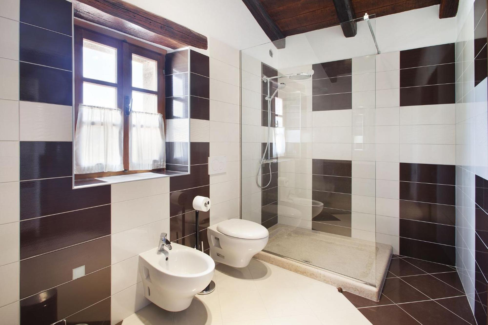 Villa Poropati, Groznjan, Istria - Luxury Countryside Estate For Up To 19 Persons - Large Pool Of 80M2 With Kids Section Eksteriør bilde