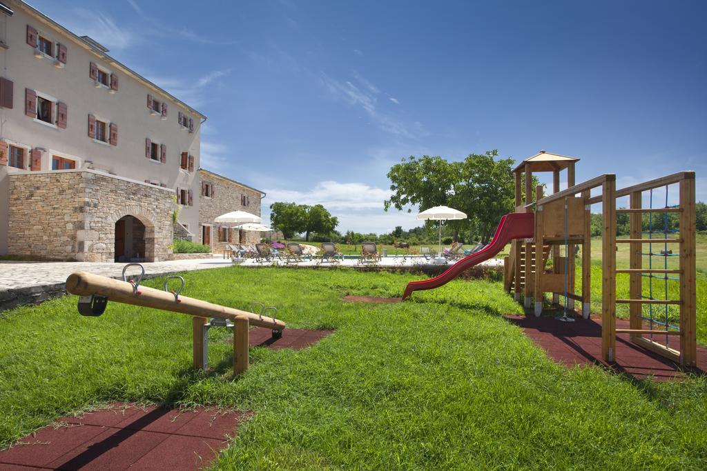 Villa Poropati, Groznjan, Istria - Luxury Countryside Estate For Up To 19 Persons - Large Pool Of 80M2 With Kids Section Eksteriør bilde