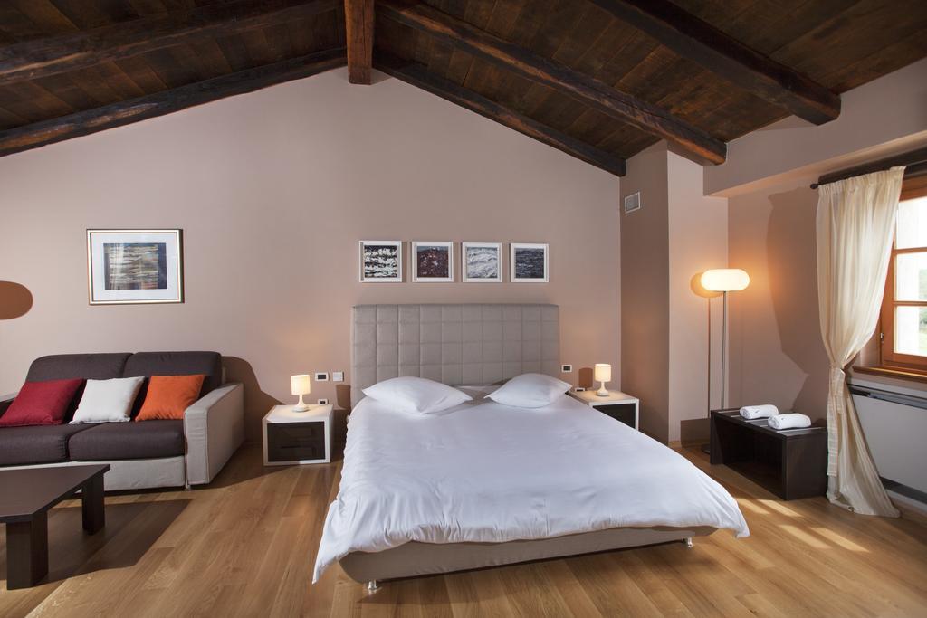 Villa Poropati, Groznjan, Istria - Luxury Countryside Estate For Up To 19 Persons - Large Pool Of 80M2 With Kids Section Eksteriør bilde