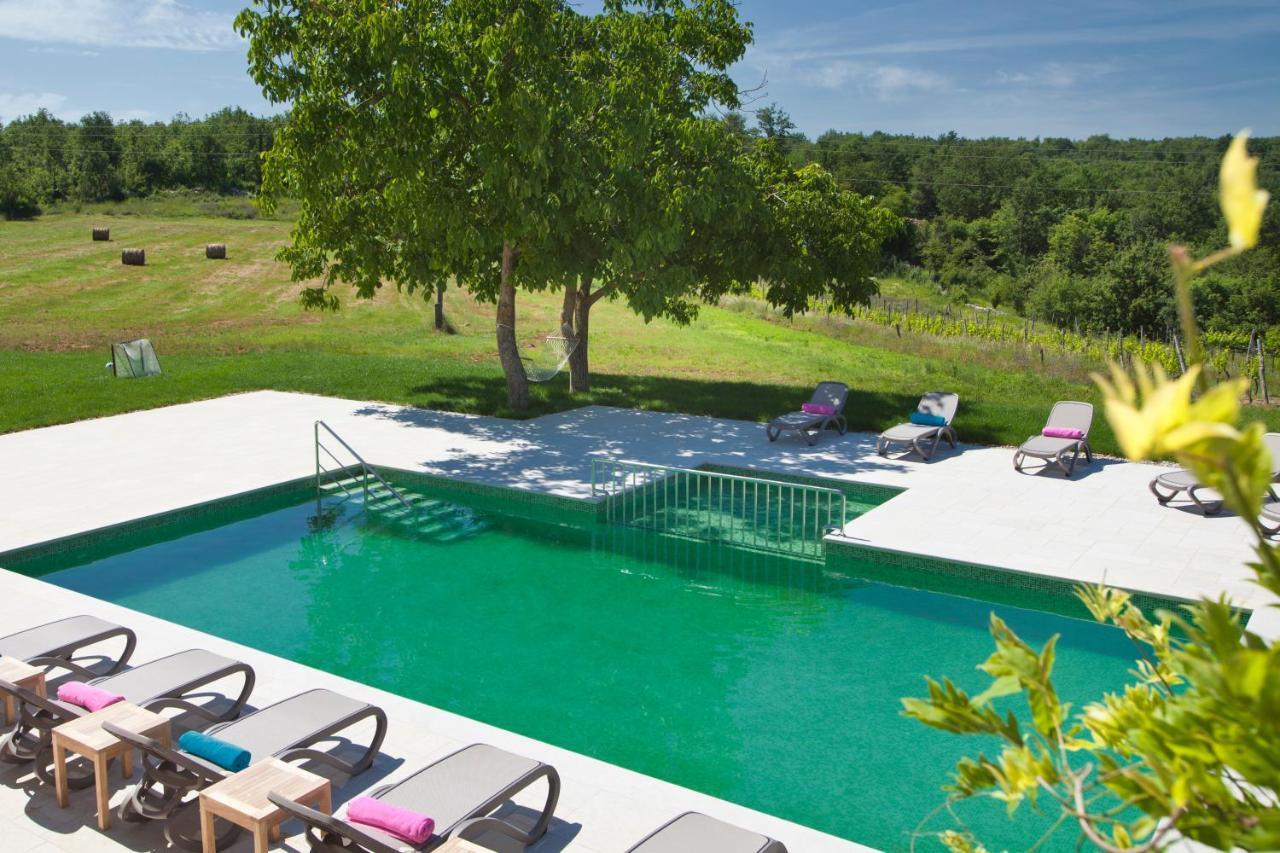 Villa Poropati, Groznjan, Istria - Luxury Countryside Estate For Up To 19 Persons - Large Pool Of 80M2 With Kids Section Eksteriør bilde