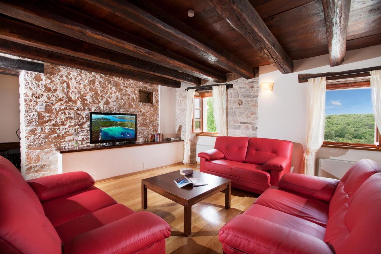 Villa Poropati, Groznjan, Istria - Luxury Countryside Estate For Up To 19 Persons - Large Pool Of 80M2 With Kids Section Eksteriør bilde