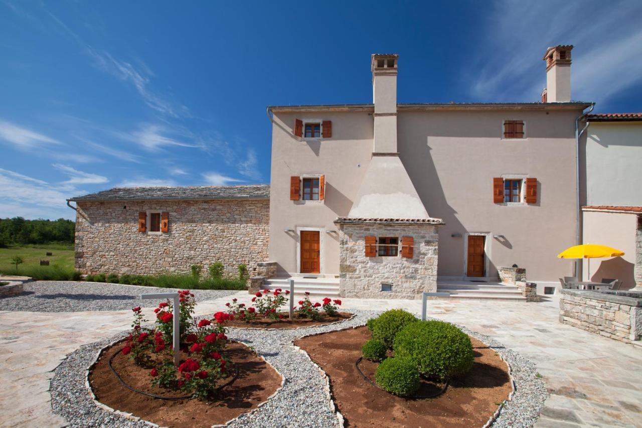 Villa Poropati, Groznjan, Istria - Luxury Countryside Estate For Up To 19 Persons - Large Pool Of 80M2 With Kids Section Eksteriør bilde