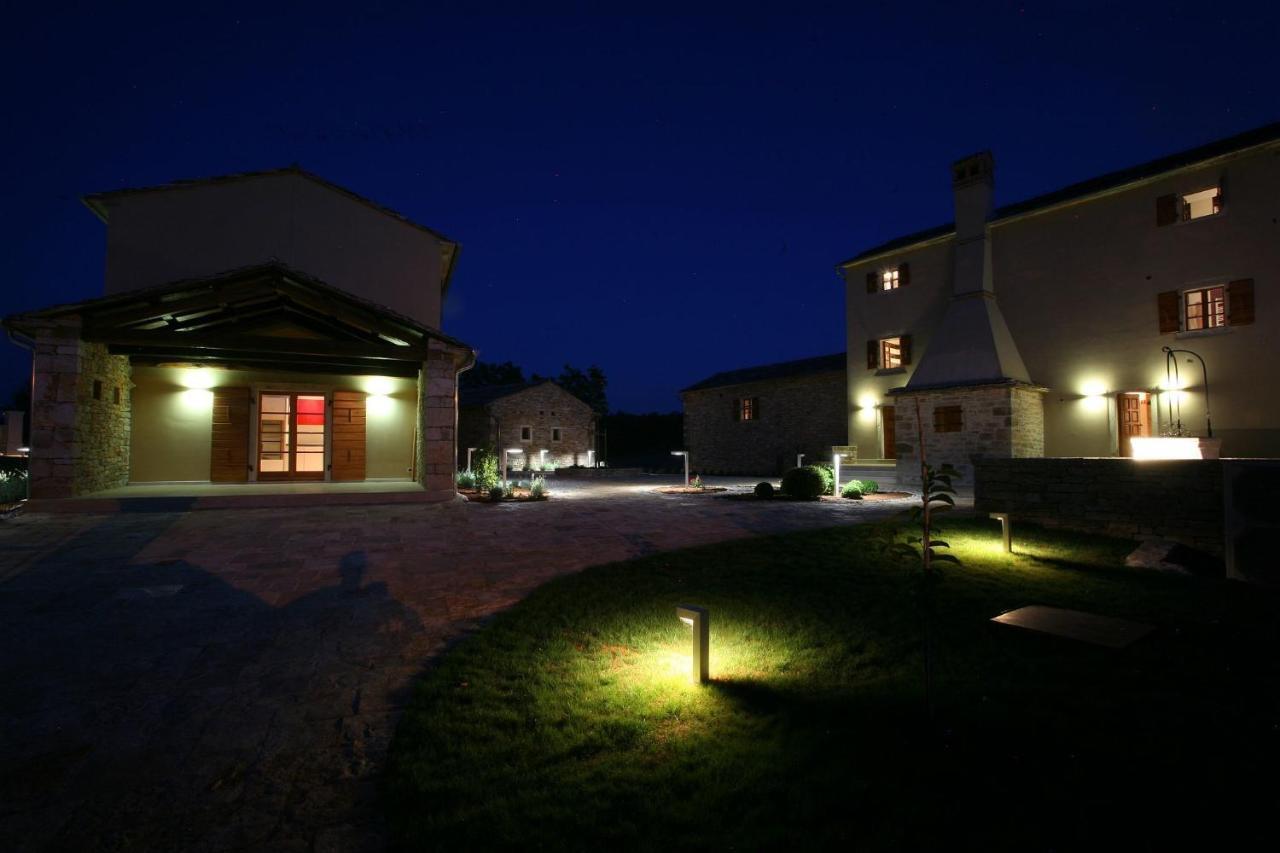 Villa Poropati, Groznjan, Istria - Luxury Countryside Estate For Up To 19 Persons - Large Pool Of 80M2 With Kids Section Rom bilde